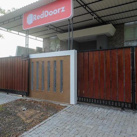 Hotel Reddoorz Near Kawasan Bandara Ahmad Yani Semarang 2 Zewnętrze zdjęcie