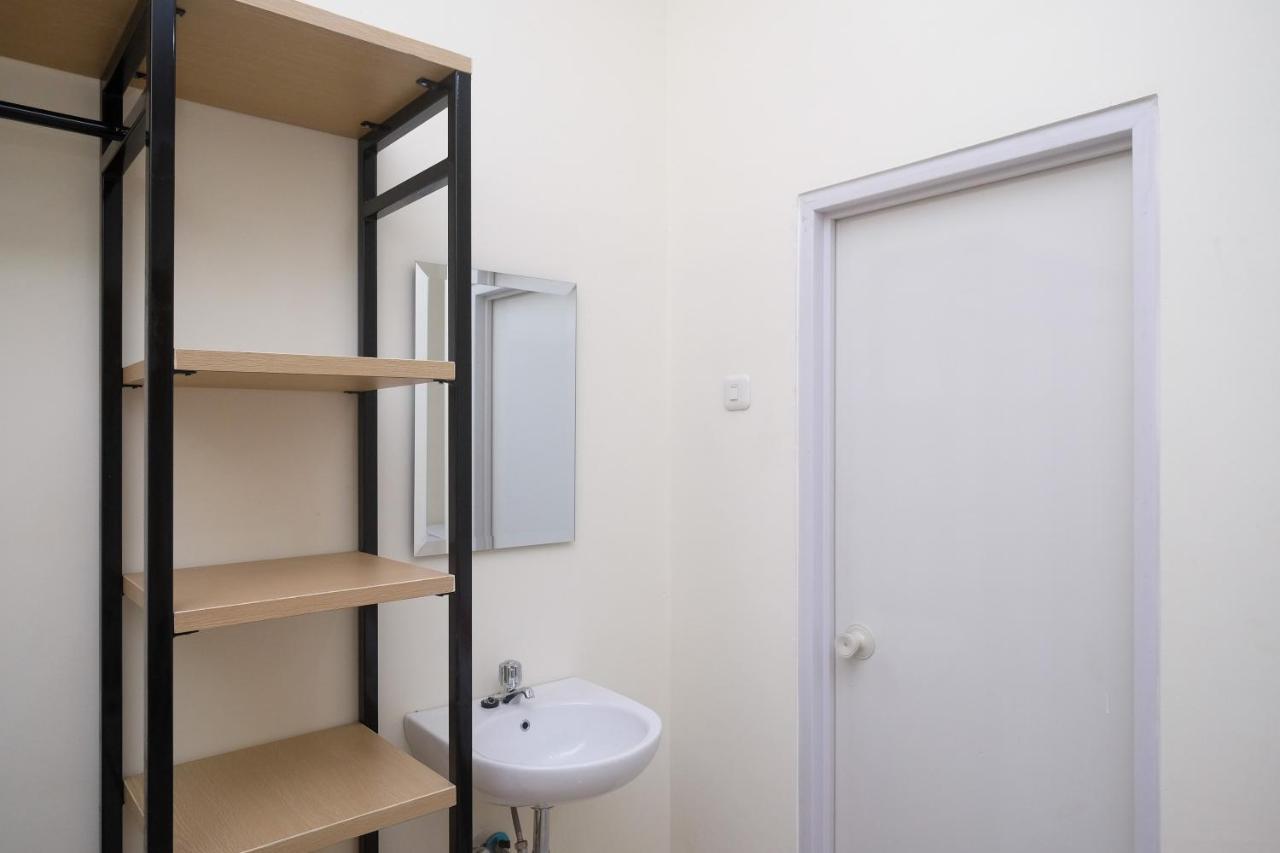 Hotel Reddoorz Near Kawasan Bandara Ahmad Yani Semarang 2 Zewnętrze zdjęcie