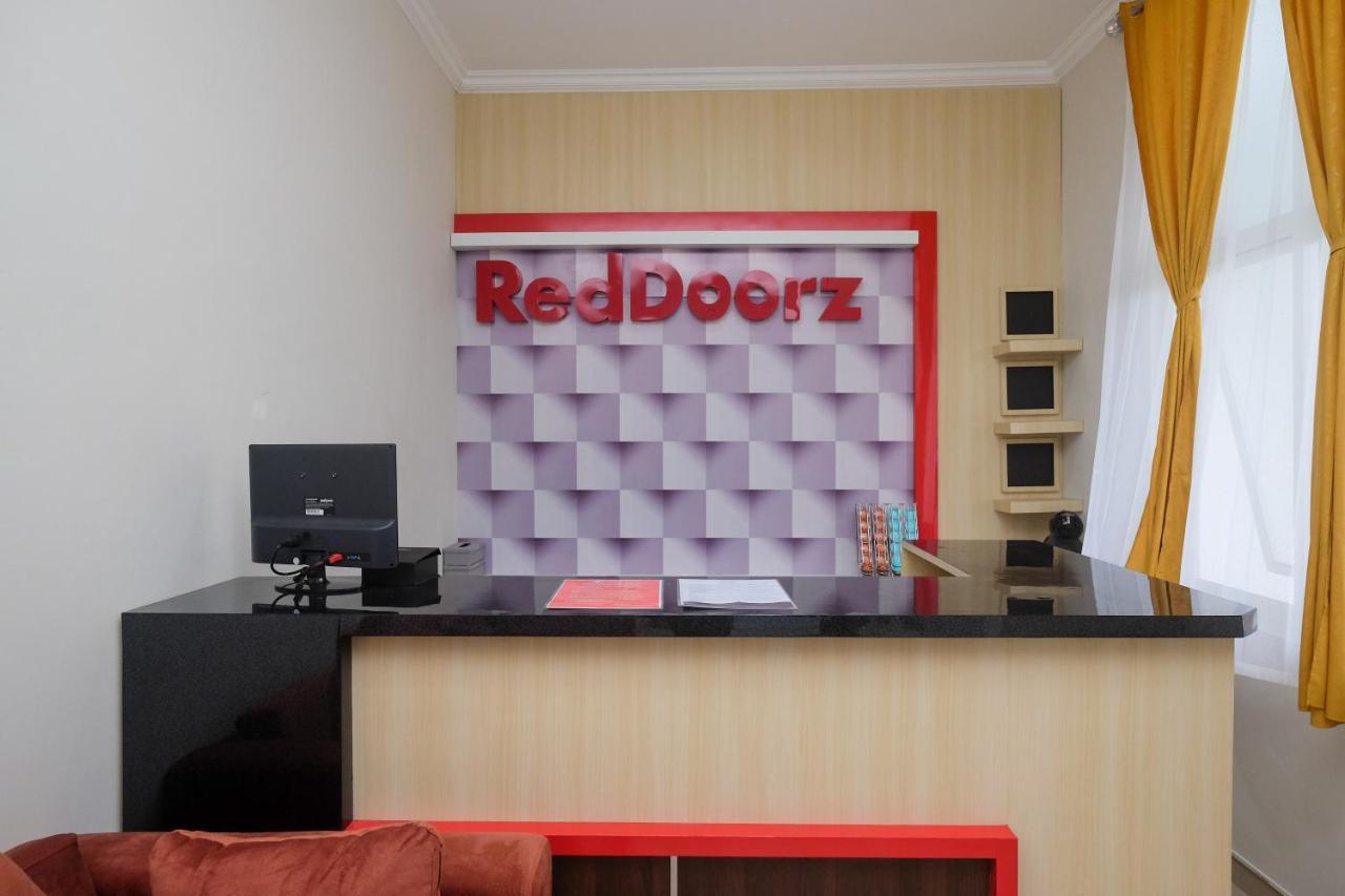 Hotel Reddoorz Near Kawasan Bandara Ahmad Yani Semarang 2 Zewnętrze zdjęcie