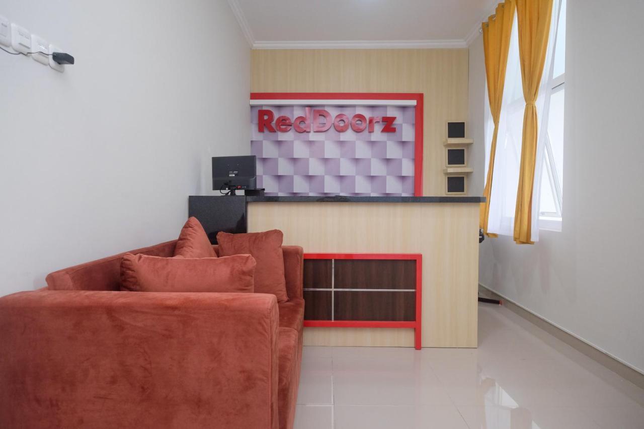Hotel Reddoorz Near Kawasan Bandara Ahmad Yani Semarang 2 Zewnętrze zdjęcie