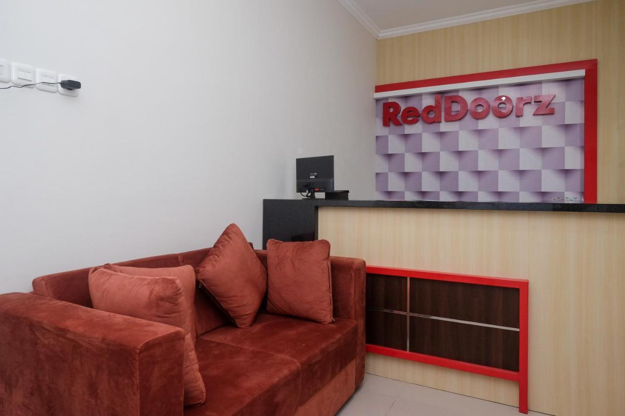 Hotel Reddoorz Near Kawasan Bandara Ahmad Yani Semarang 2 Zewnętrze zdjęcie