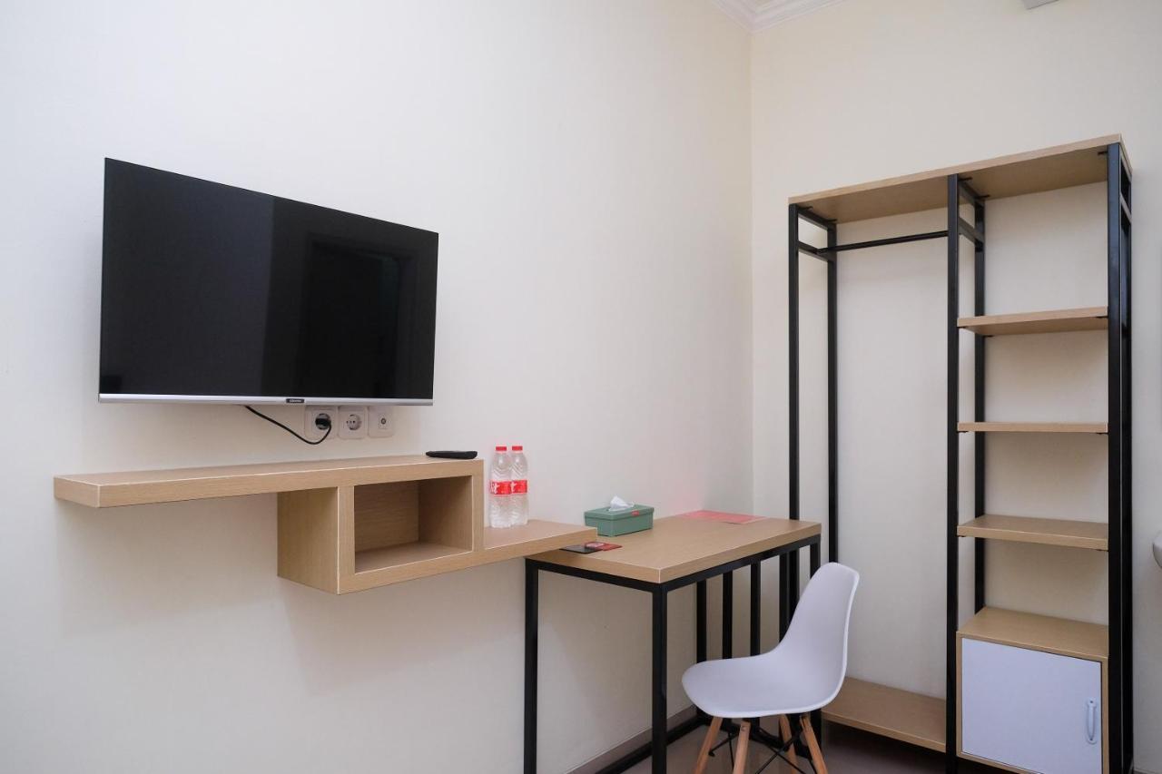 Hotel Reddoorz Near Kawasan Bandara Ahmad Yani Semarang 2 Zewnętrze zdjęcie