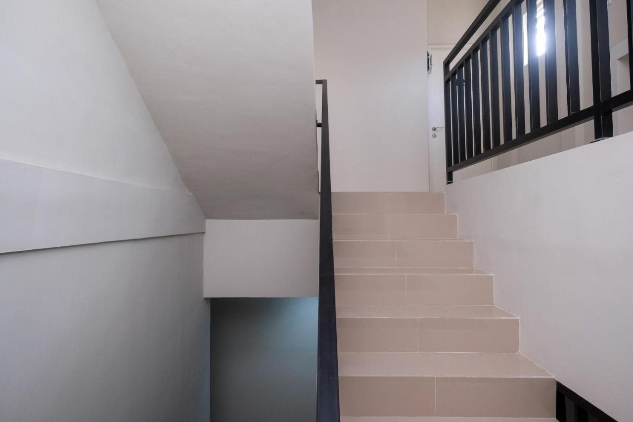 Hotel Reddoorz Near Kawasan Bandara Ahmad Yani Semarang 2 Zewnętrze zdjęcie