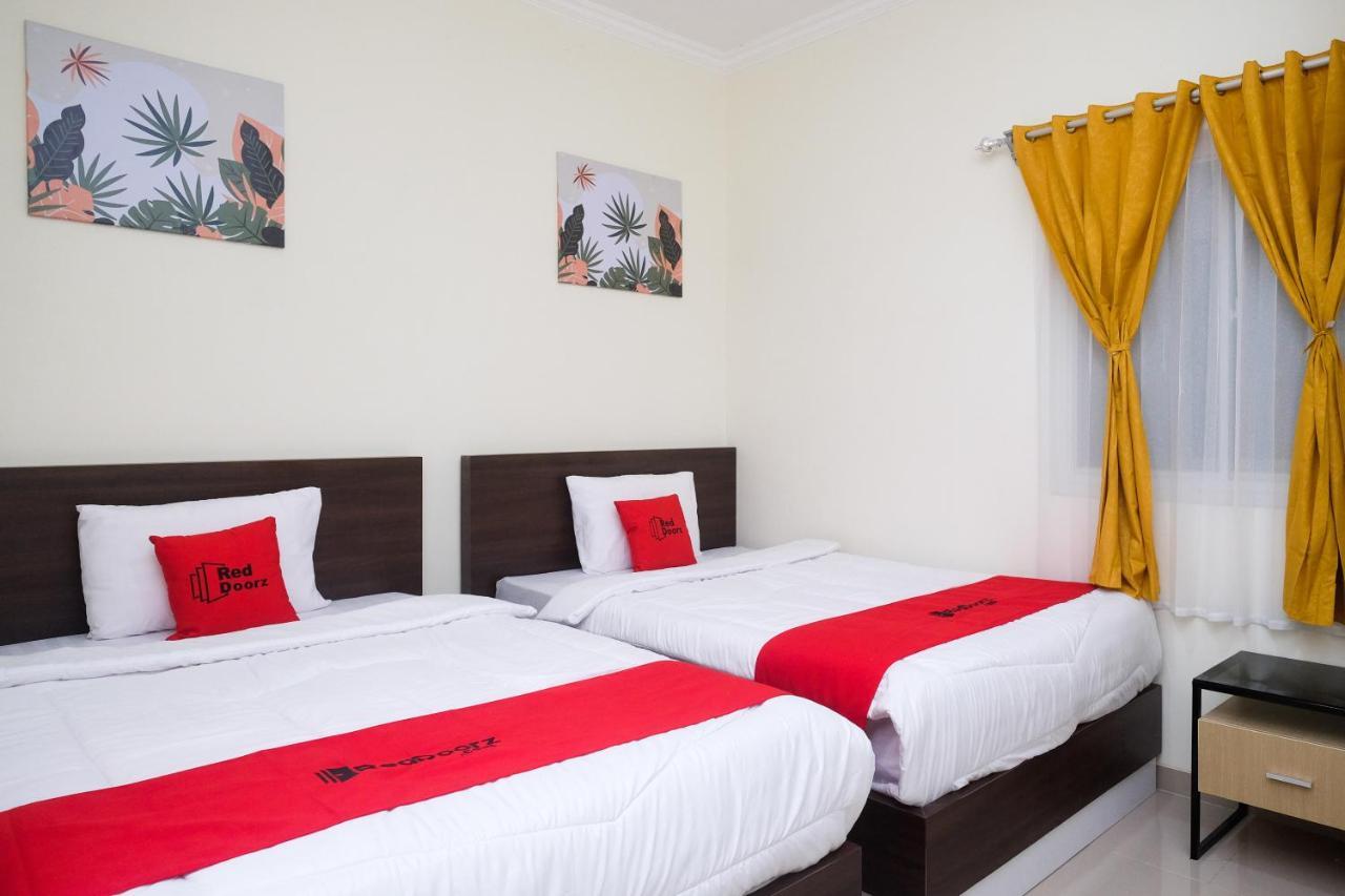 Hotel Reddoorz Near Kawasan Bandara Ahmad Yani Semarang 2 Zewnętrze zdjęcie