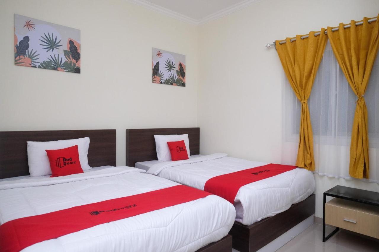 Hotel Reddoorz Near Kawasan Bandara Ahmad Yani Semarang 2 Zewnętrze zdjęcie
