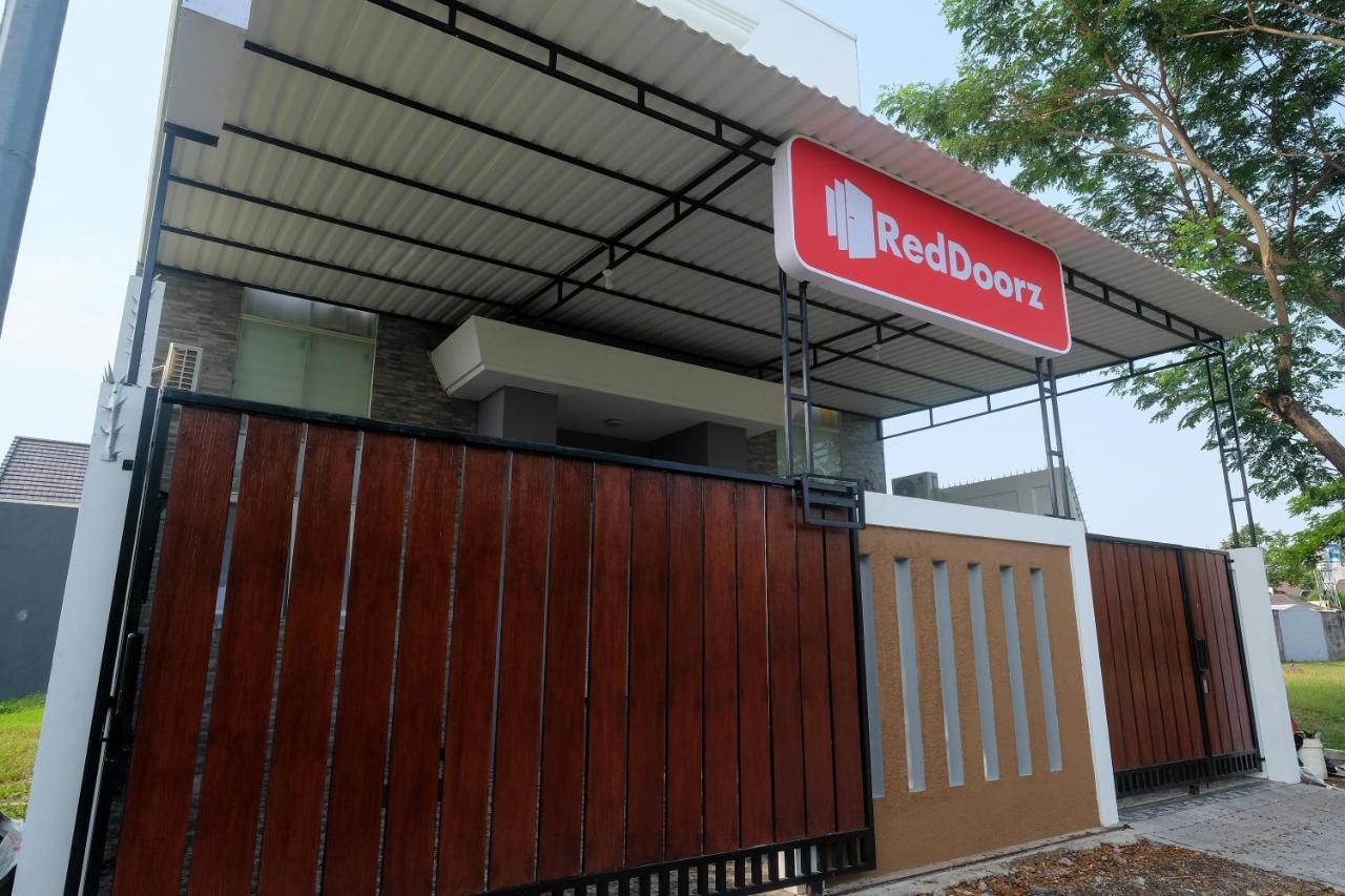 Hotel Reddoorz Near Kawasan Bandara Ahmad Yani Semarang 2 Zewnętrze zdjęcie