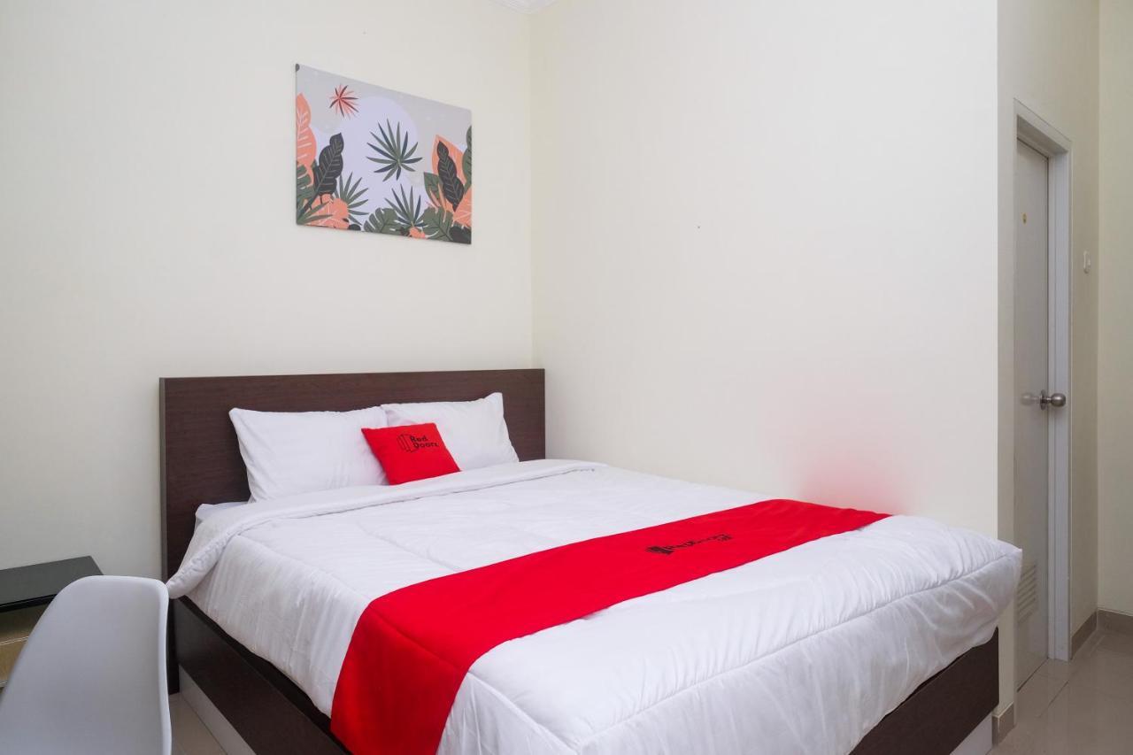 Hotel Reddoorz Near Kawasan Bandara Ahmad Yani Semarang 2 Zewnętrze zdjęcie