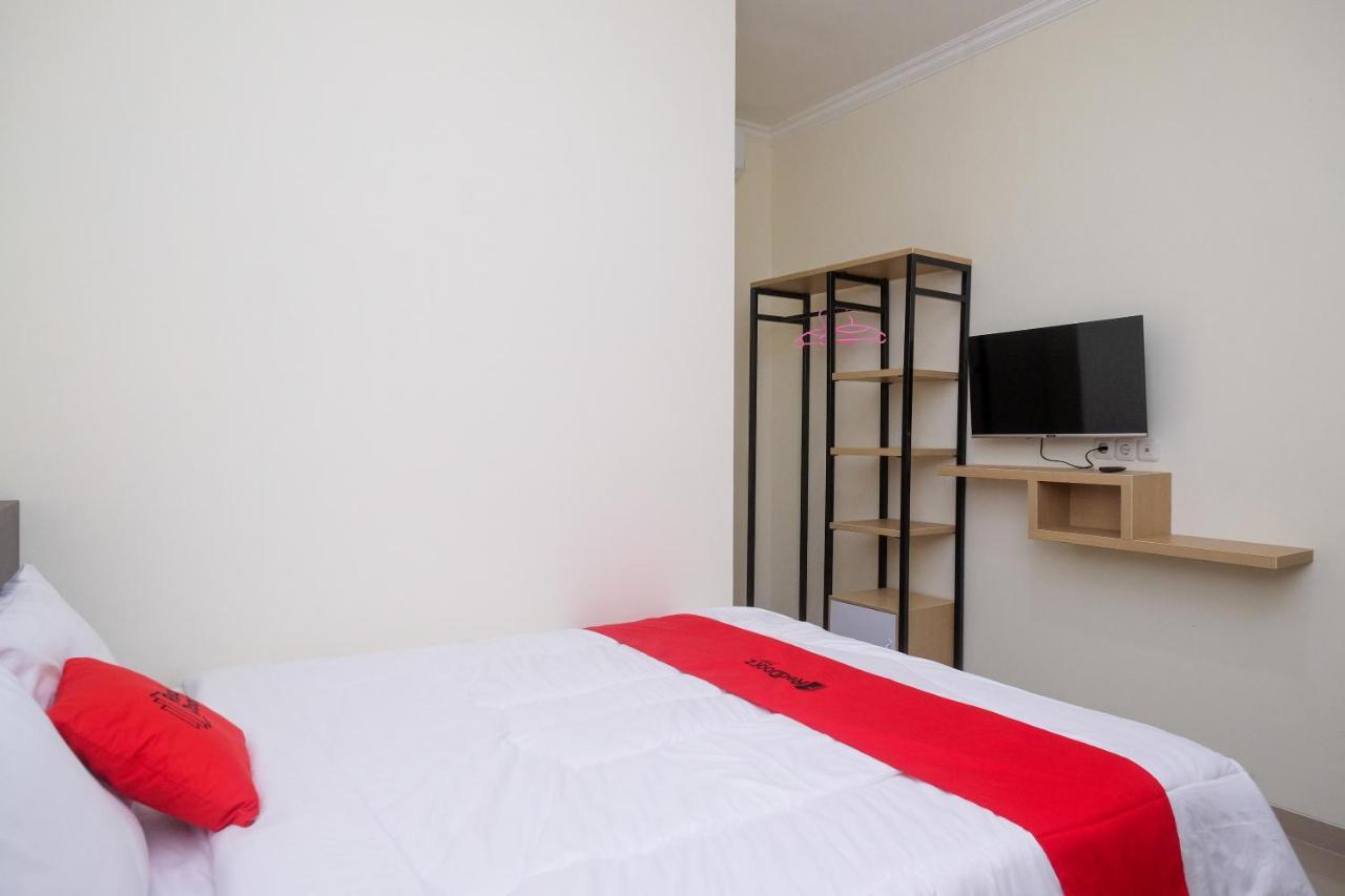 Hotel Reddoorz Near Kawasan Bandara Ahmad Yani Semarang 2 Zewnętrze zdjęcie