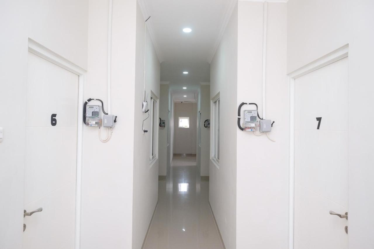 Hotel Reddoorz Near Kawasan Bandara Ahmad Yani Semarang 2 Zewnętrze zdjęcie