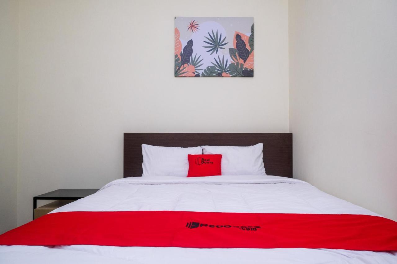 Hotel Reddoorz Near Kawasan Bandara Ahmad Yani Semarang 2 Zewnętrze zdjęcie